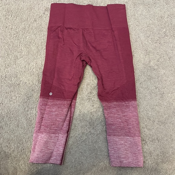 Lululemon ombré berry capri legging size 4 - Picture 2 of 5